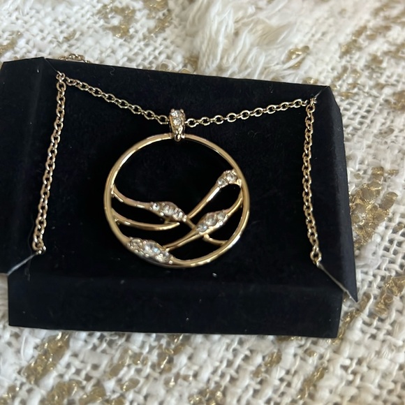 2013 AVON Organic Style Embellished Pendant Necklace Rhinestone Gold tone NWOT - Picture 1 of 3